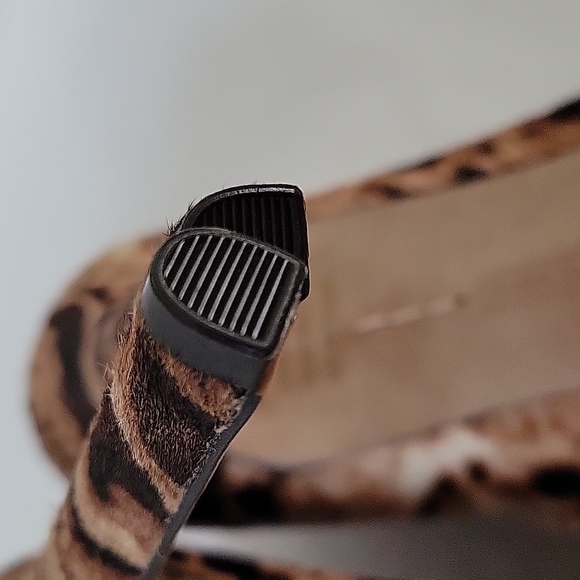 NEW Vince Camuto Dira Leopard Animal Print Calf Hai Platform Booties Size 7.5 - Picture 8 of 15